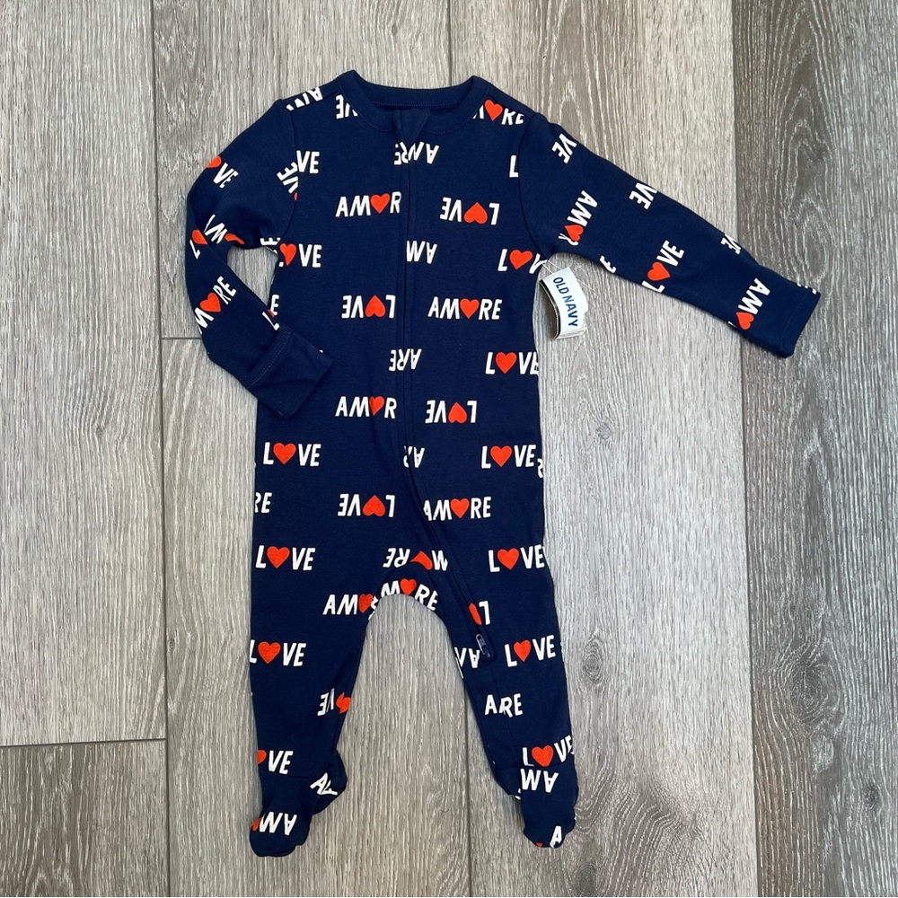 OLD NAVY VALENTINES DAY LONG SLEEVE ZIP UP FOOTED SLEEPER BLUE 6-9MO NWT